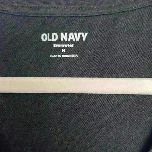 Old Navy everywear sleeveless vneck tshirt - Picture 2 of 4